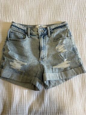 Hollister Curvy High-Rise Light Wash Distressed Denim Roll-Hem Shorts 3”